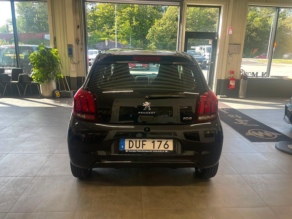 Vehicle Image 6