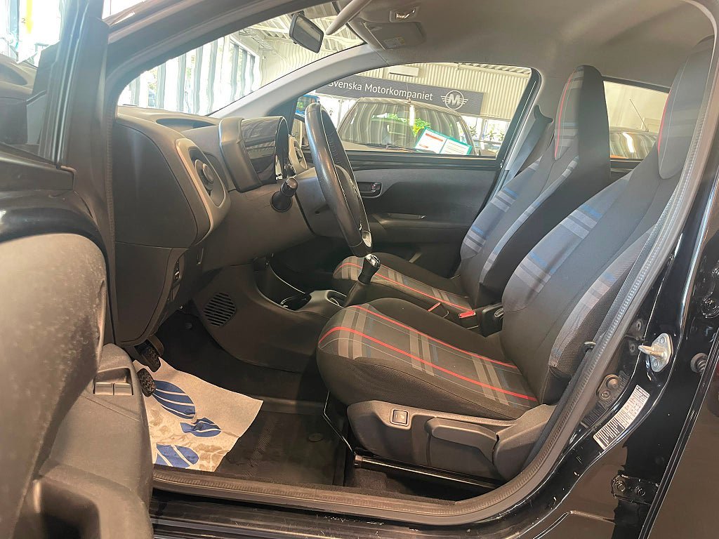 Vehicle Image 11