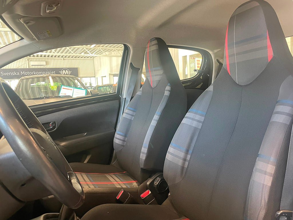 Vehicle Image 13