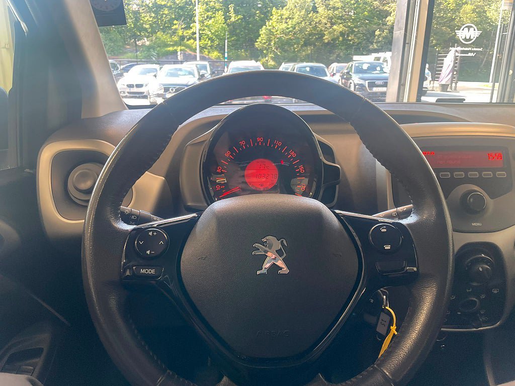 Vehicle Image 17
