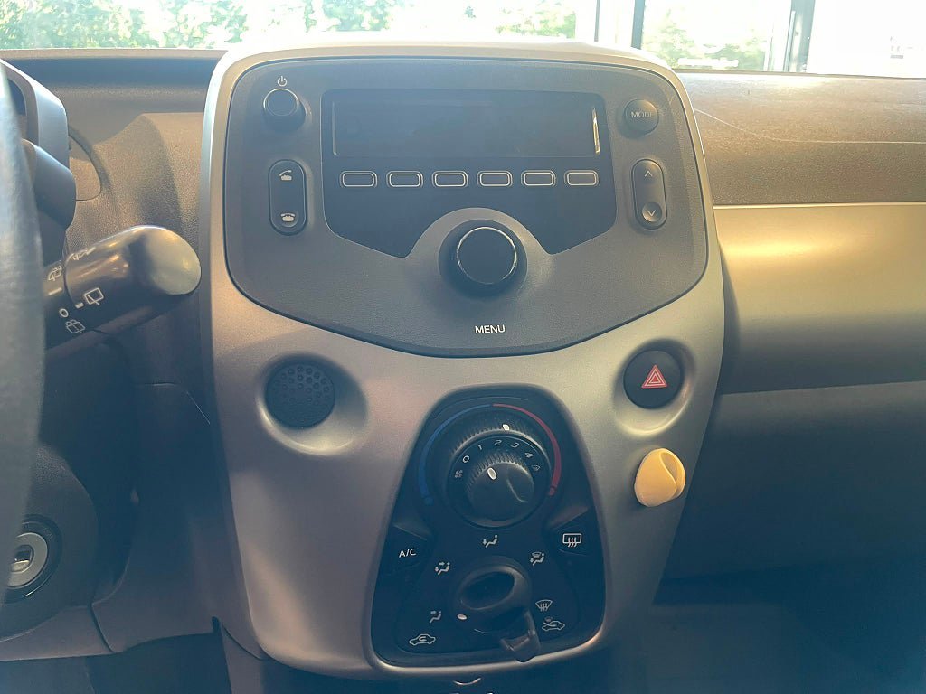 Vehicle Image 18