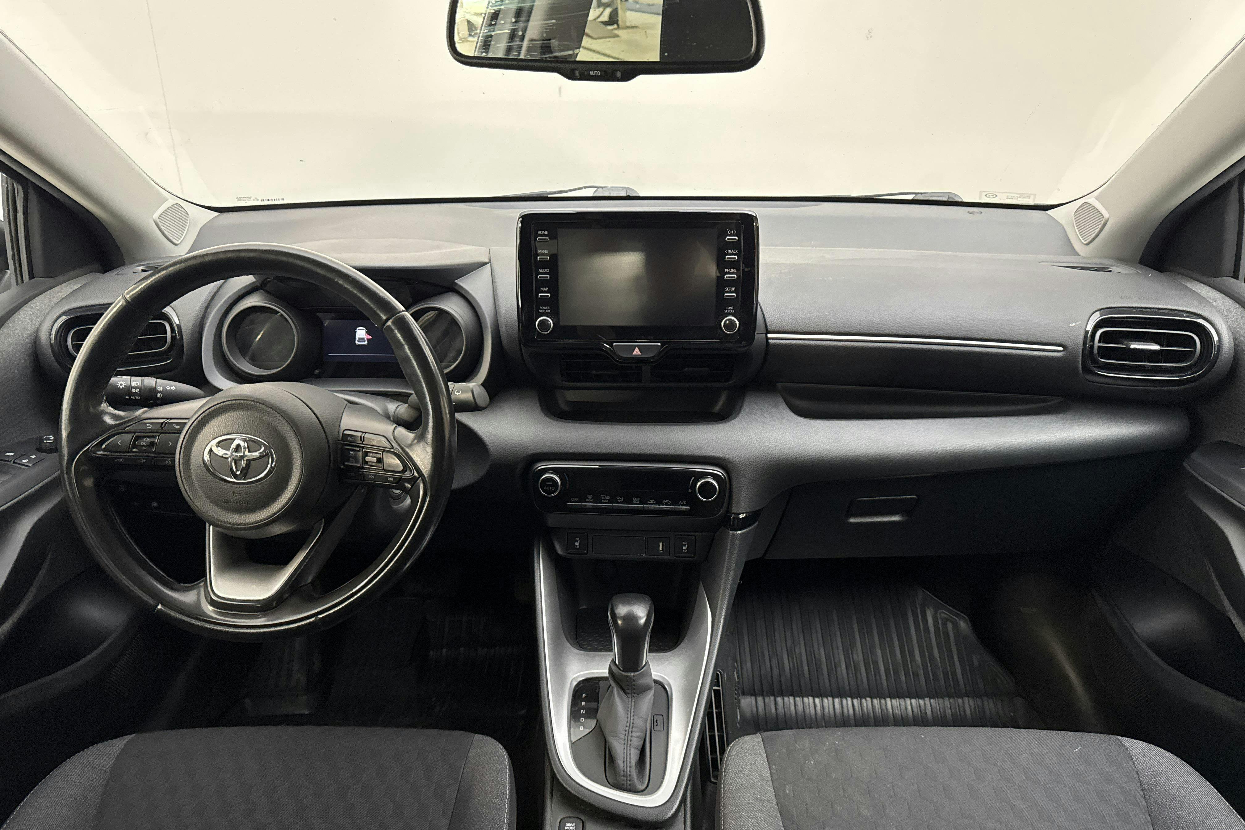 Vehicle Image 6
