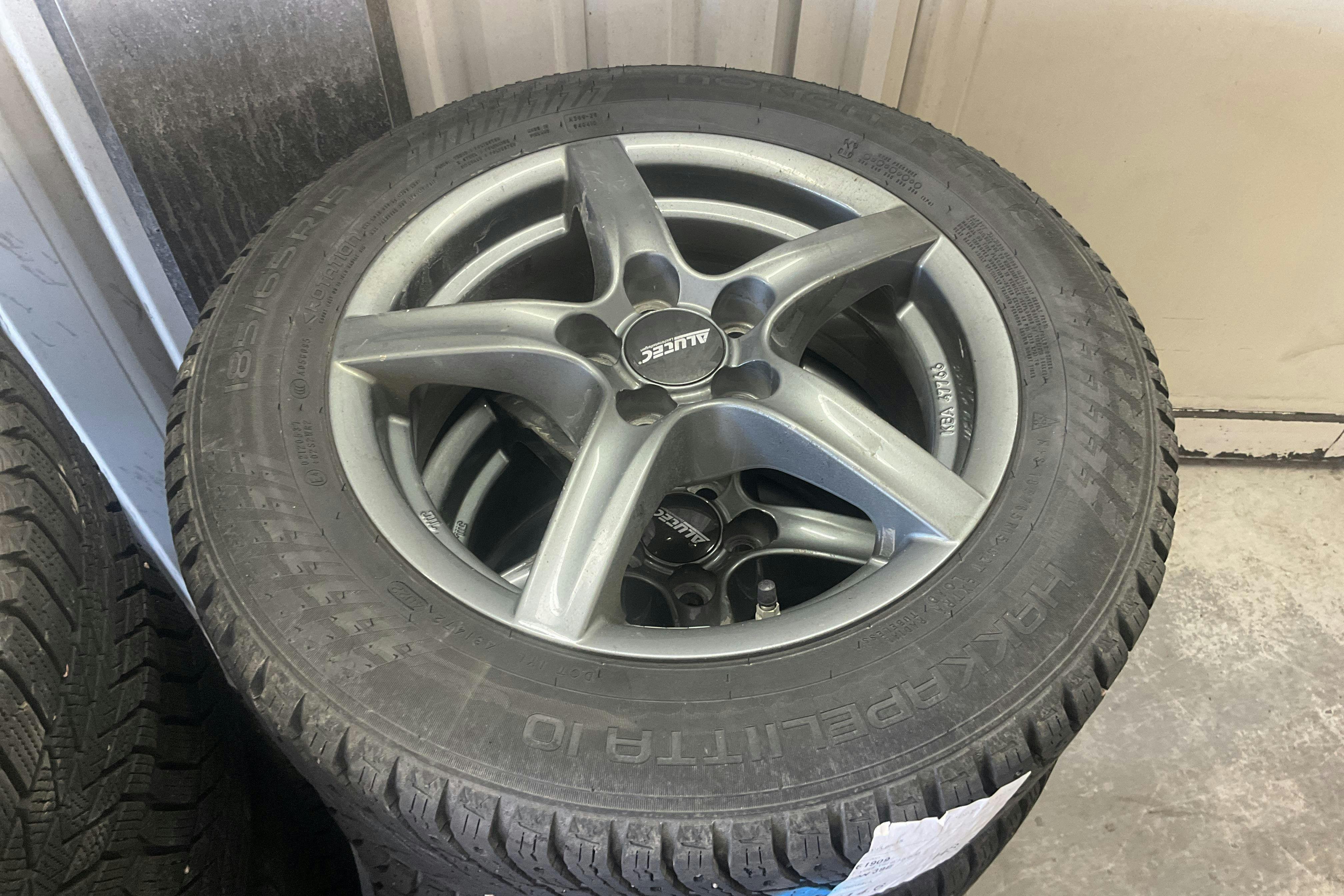 Vehicle Image 12