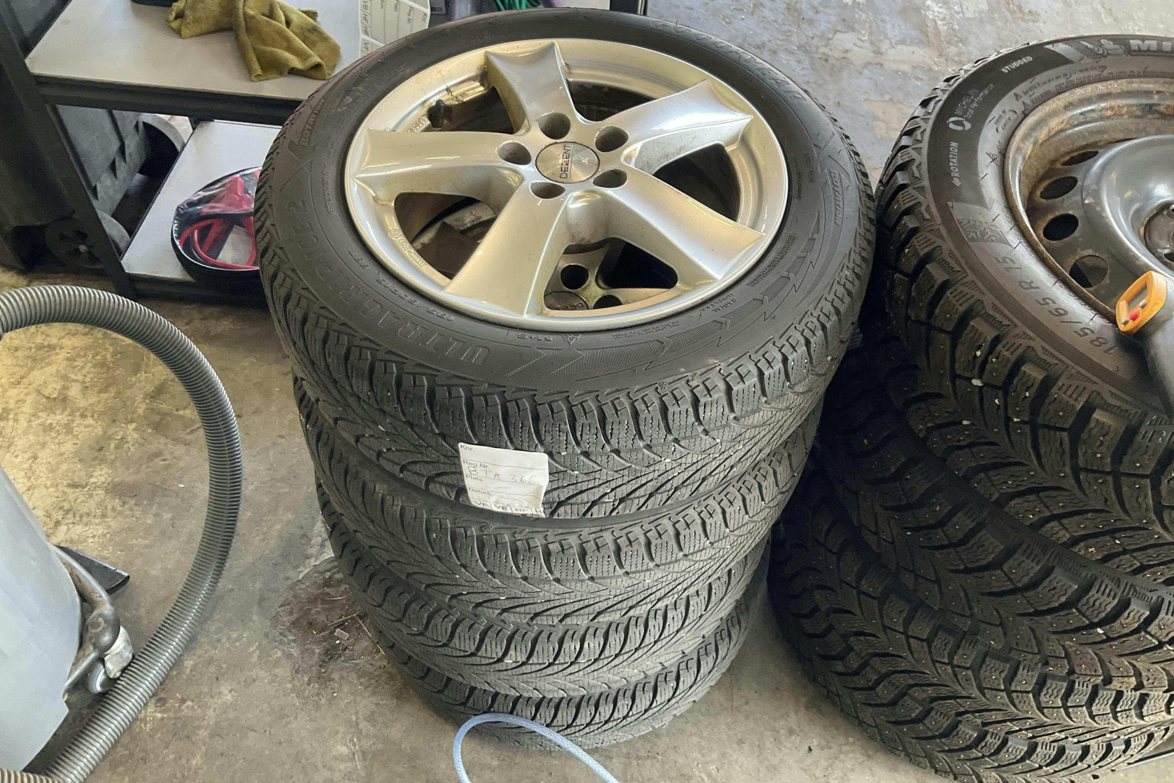 Vehicle Image 10