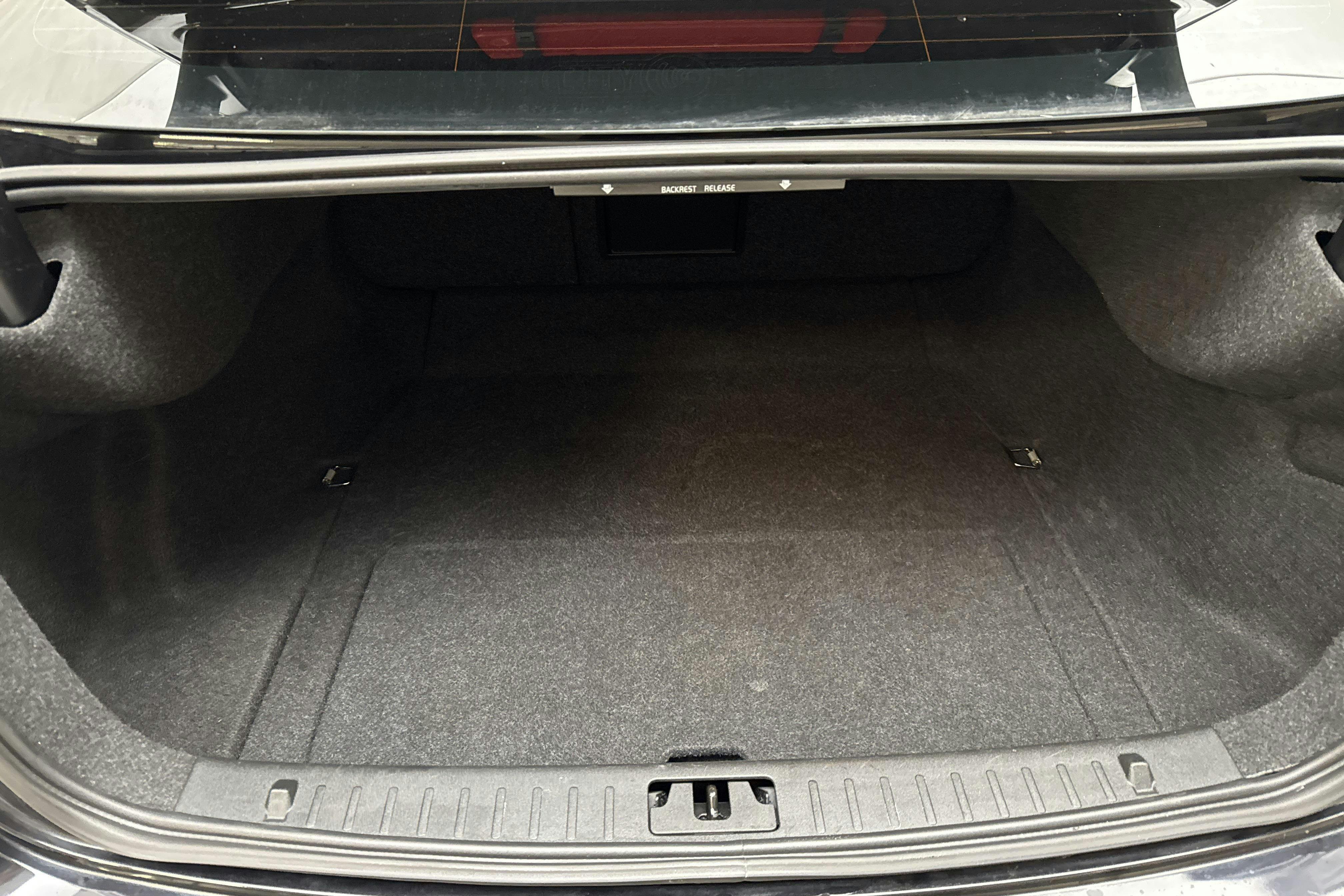 Vehicle Image 9