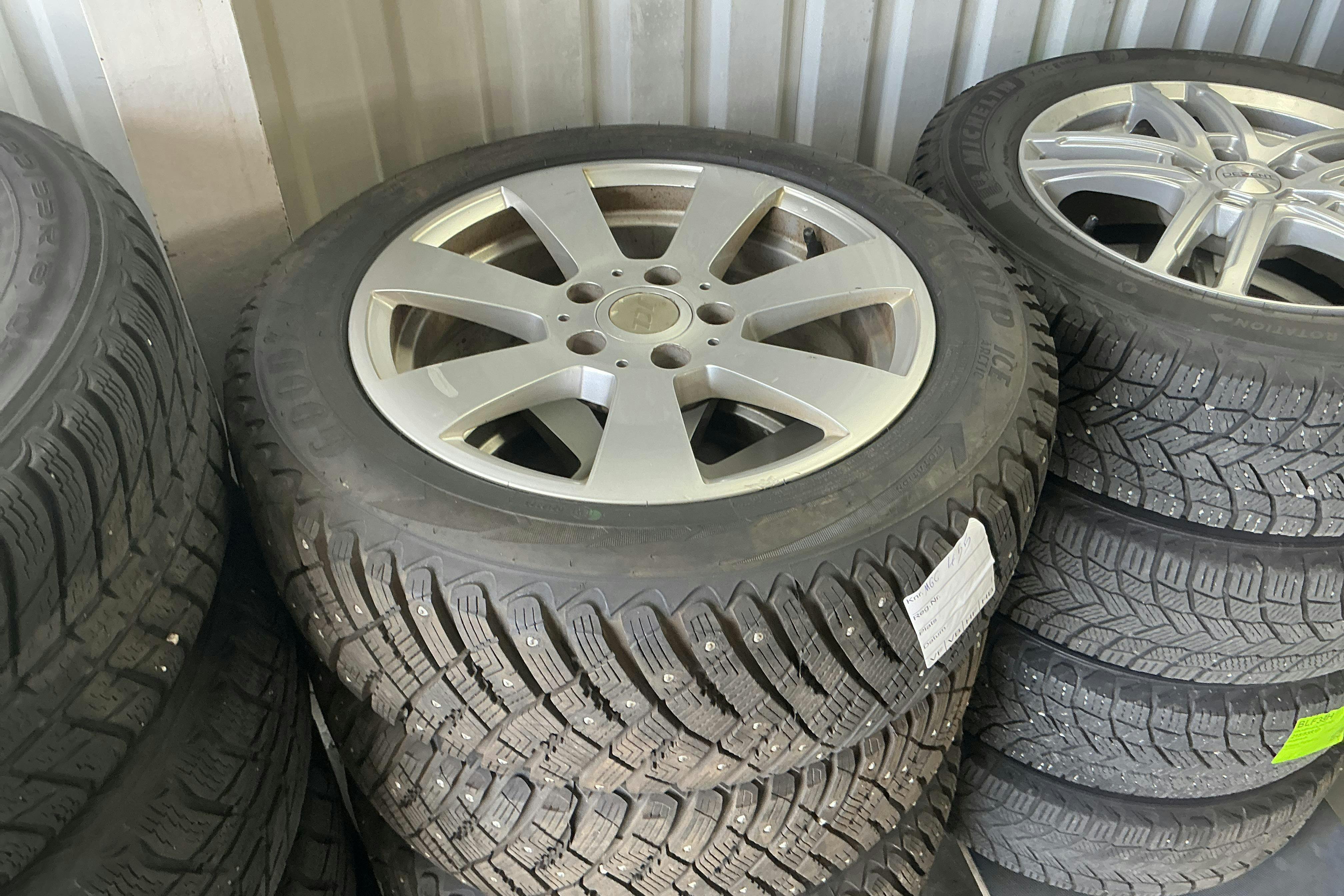 Vehicle Image 12