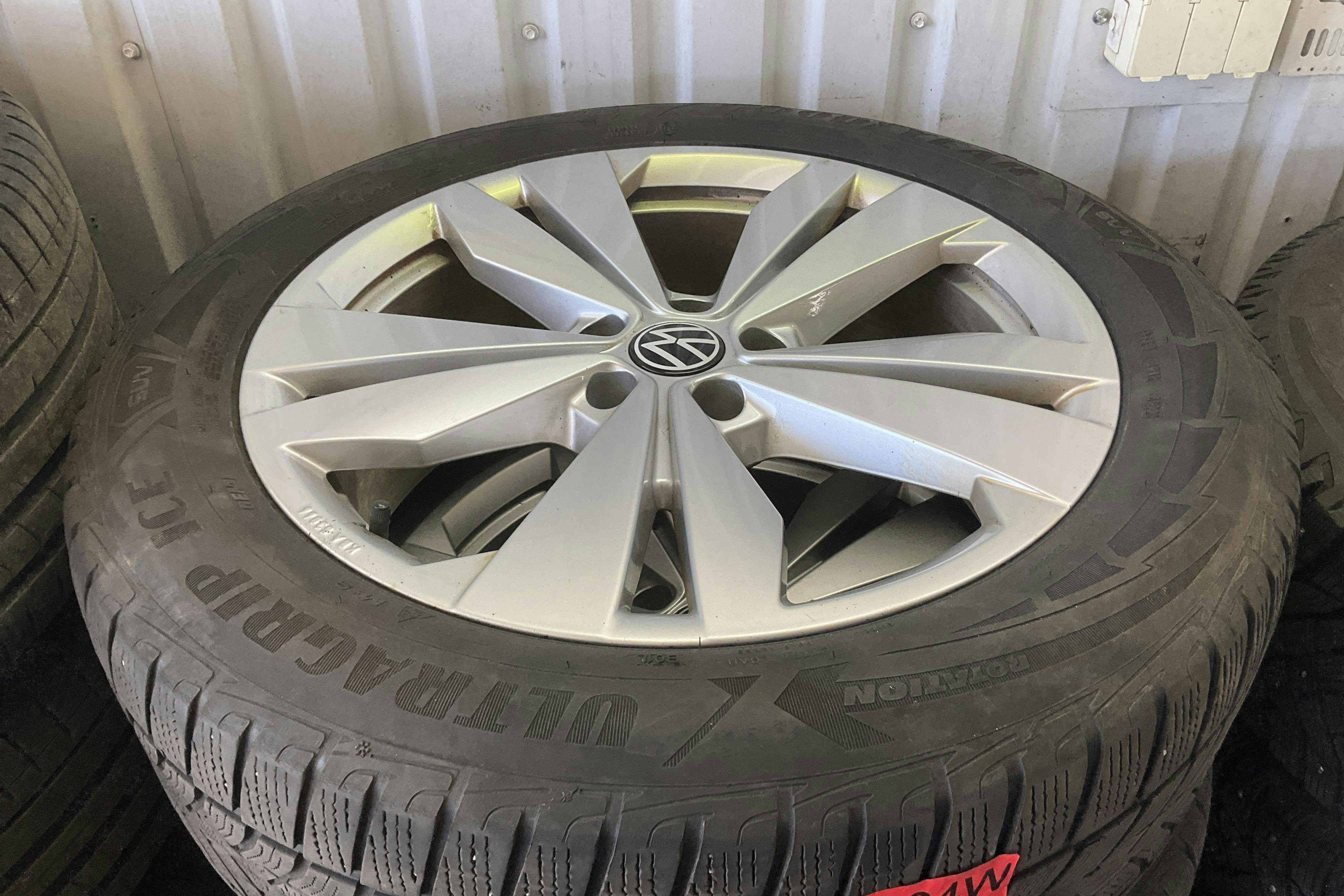Vehicle Image 15