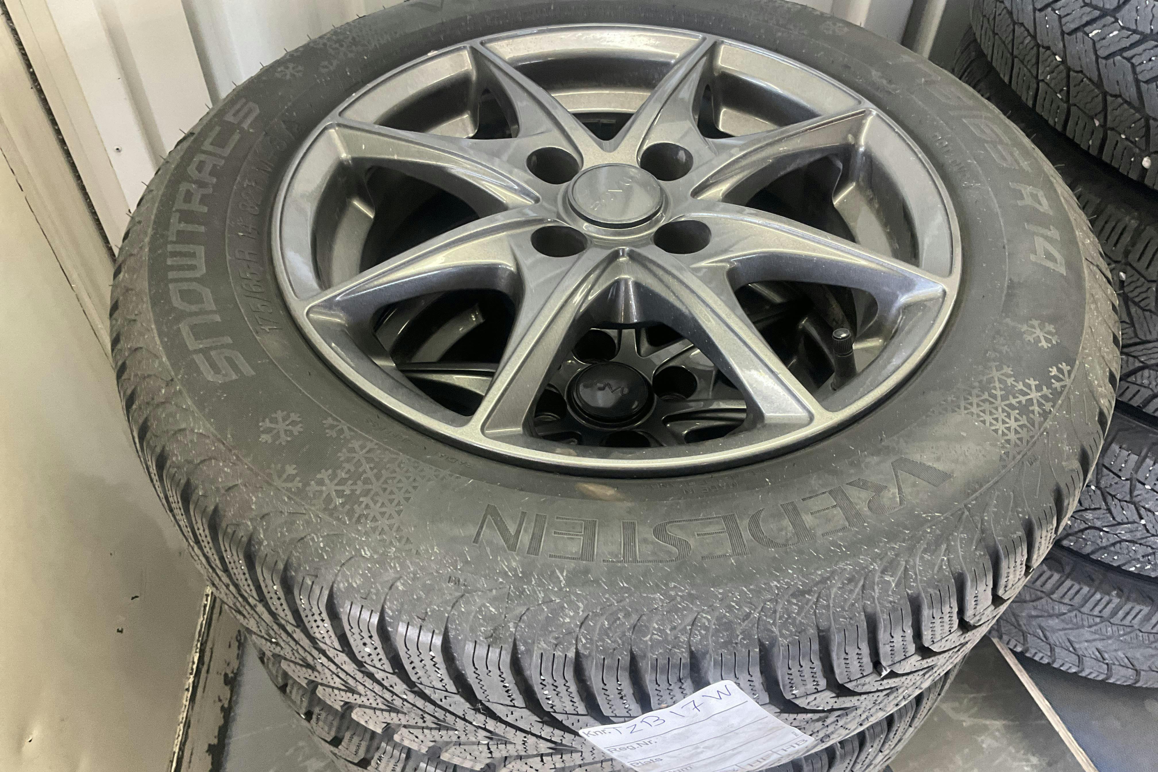 Vehicle Image 13