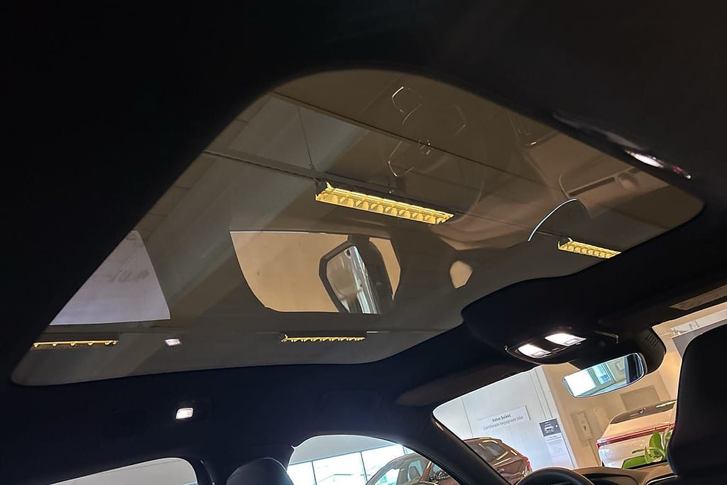 Vehicle Image 38