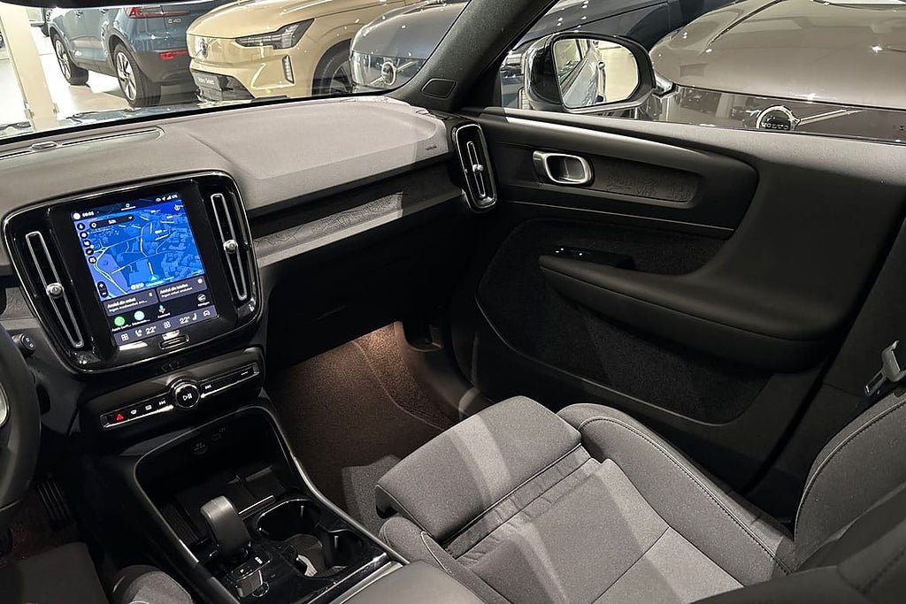 Vehicle Image 22