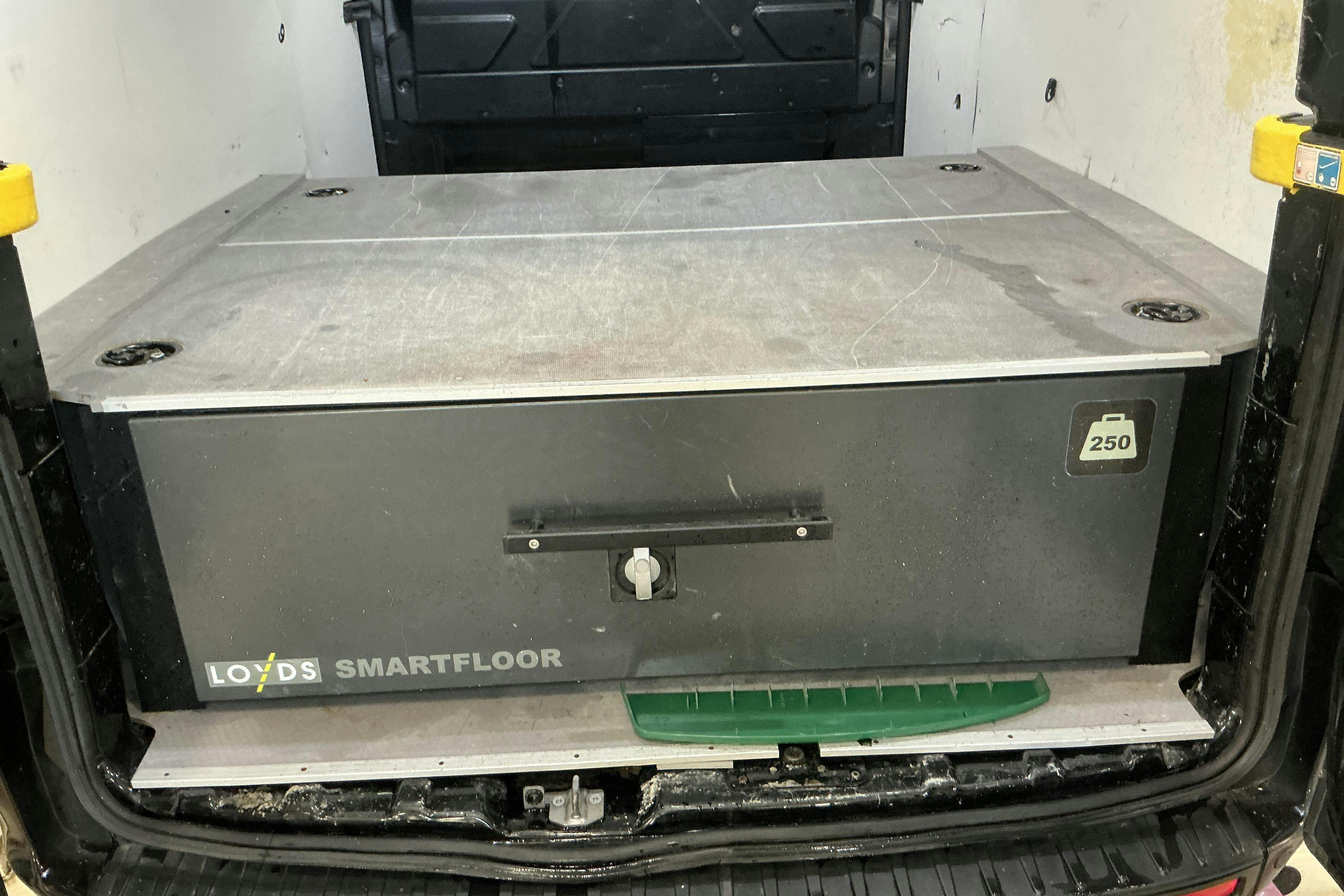 Vehicle Image 15
