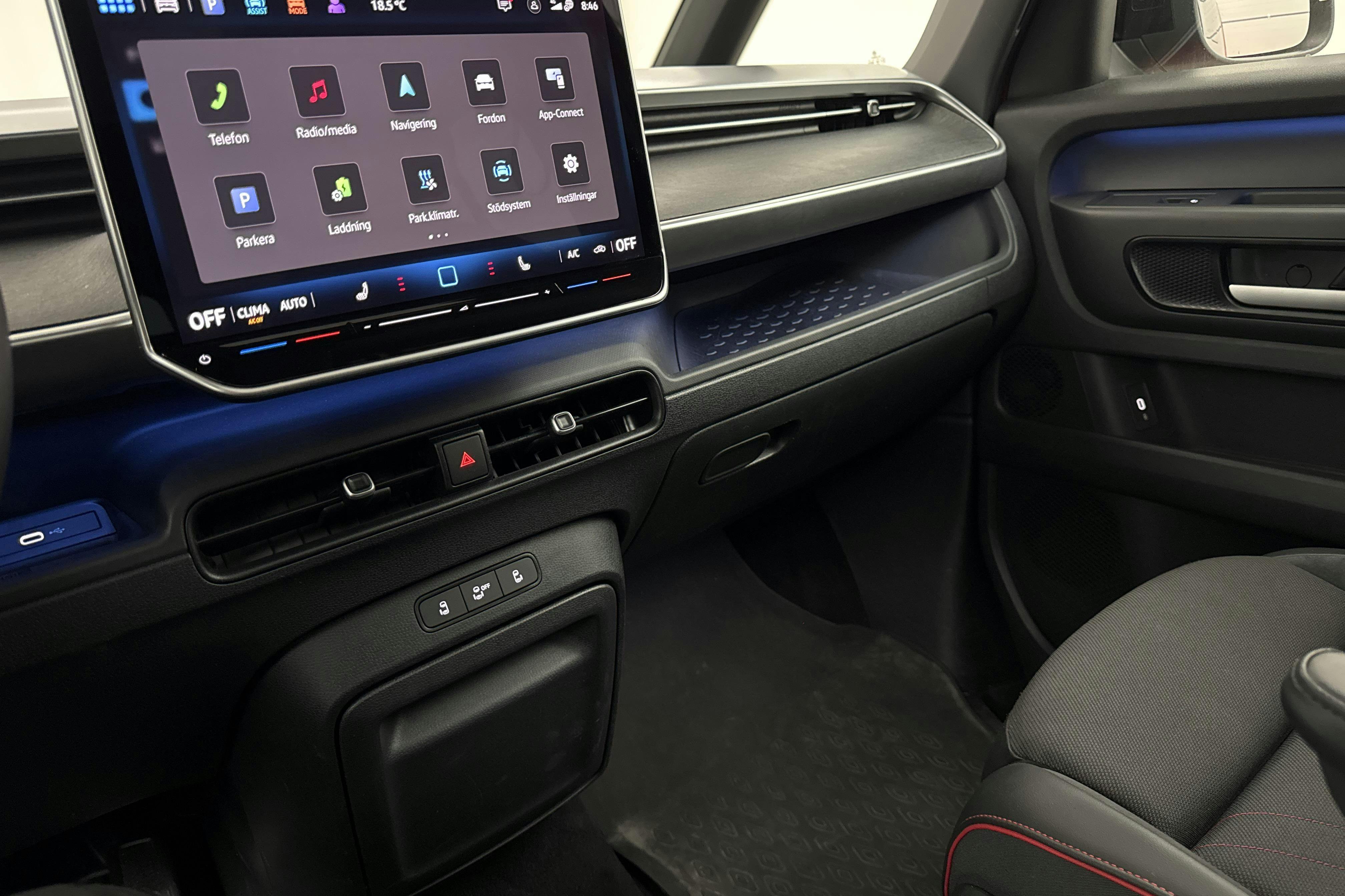 Vehicle Image 16