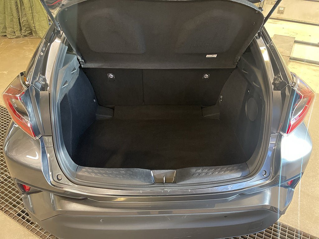 Vehicle Image 9