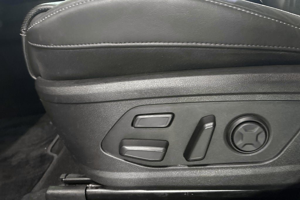 Vehicle Image 23