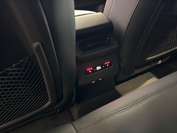 Vehicle Image 26