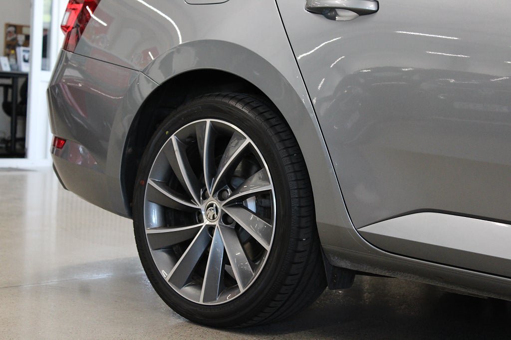 Vehicle Image 13