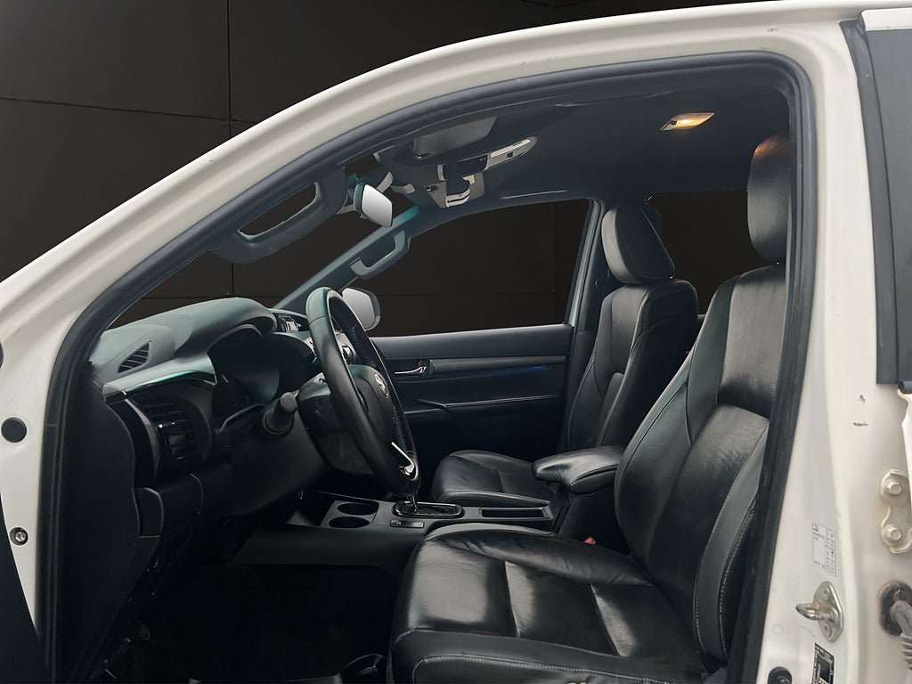 Vehicle Image 12