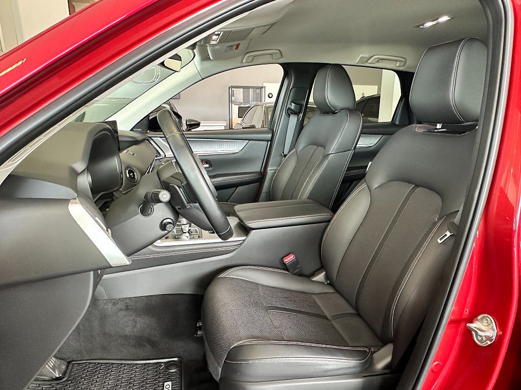 Vehicle Image 8