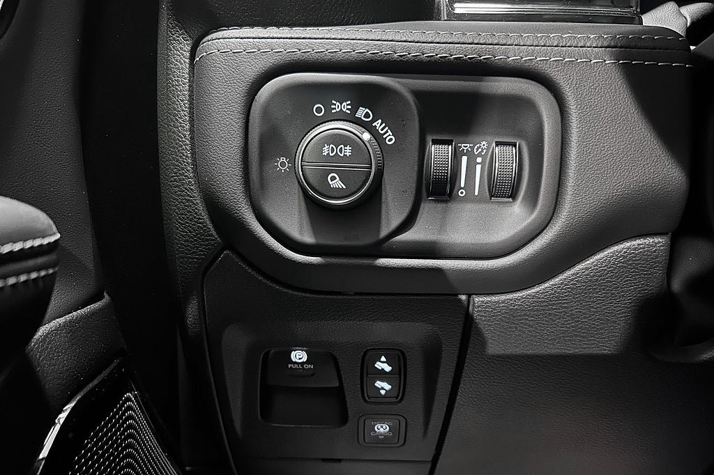 Vehicle Image 27