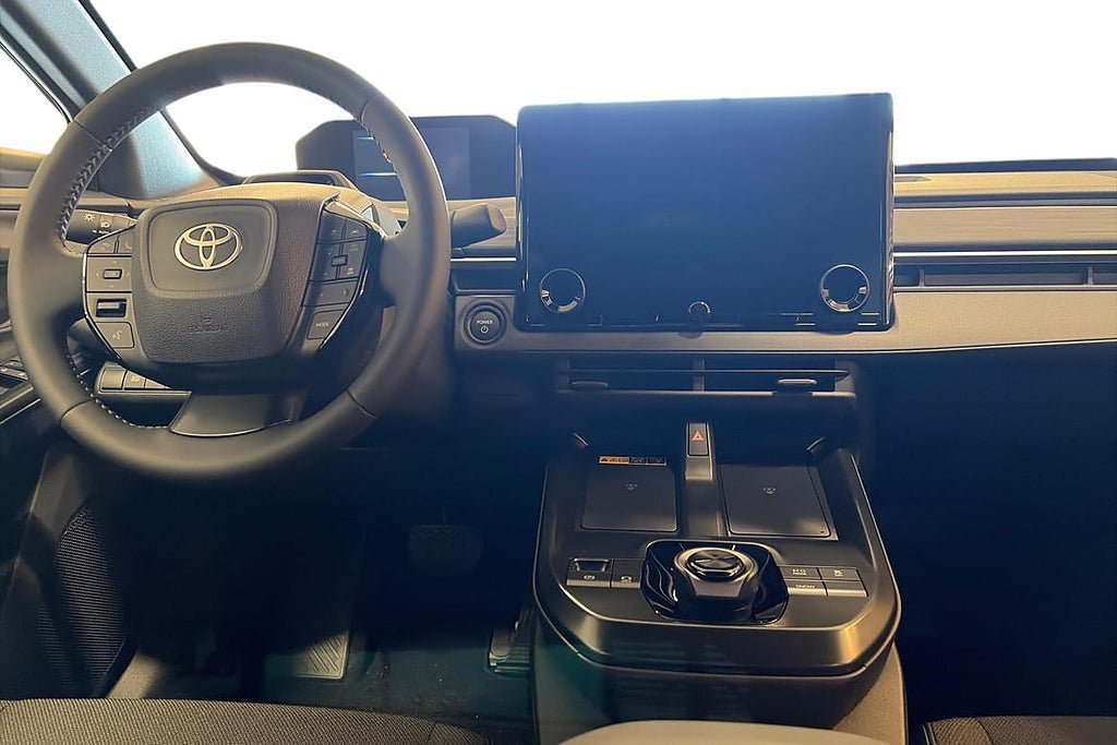 Vehicle Image 8