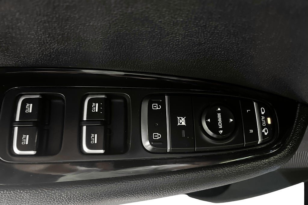 Vehicle Image 23