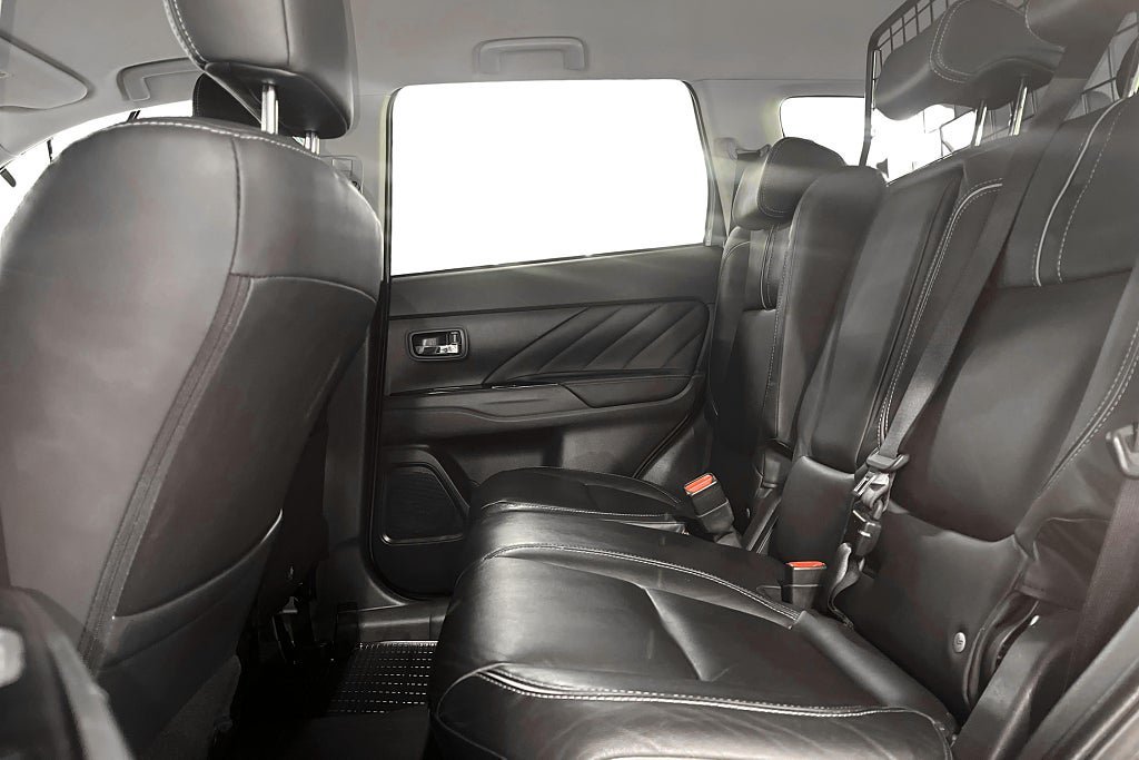 Vehicle Image 16