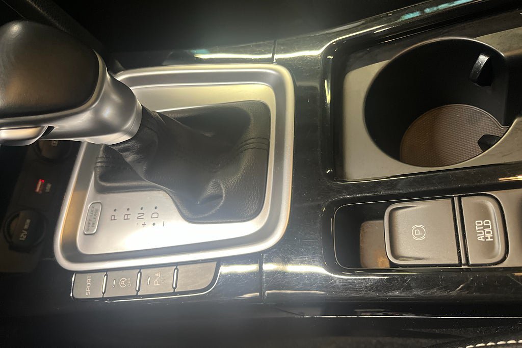 Vehicle Image 25