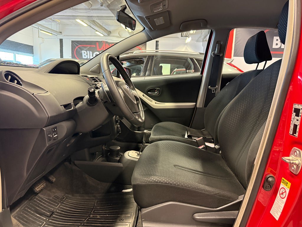 Vehicle Image 9