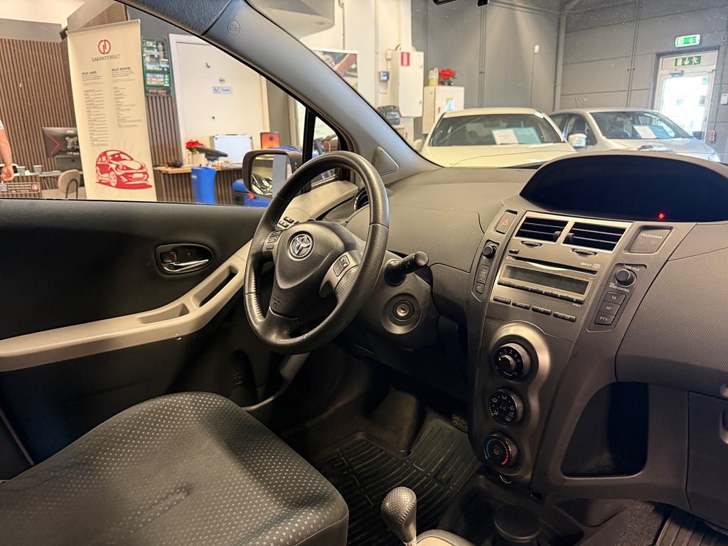 Vehicle Image 12