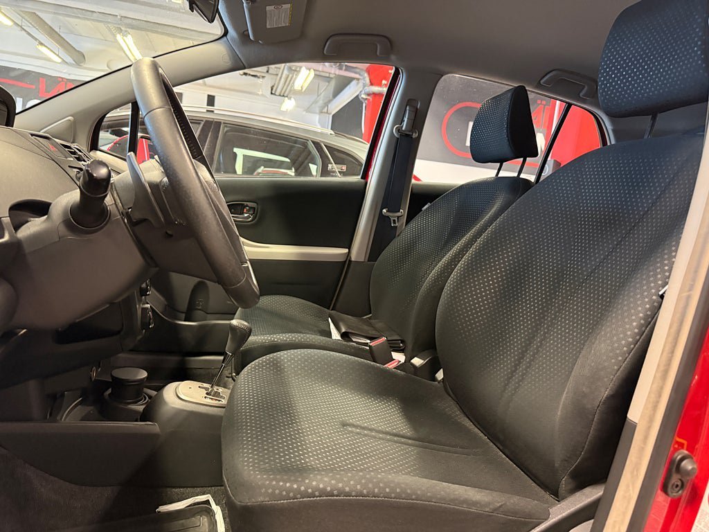 Vehicle Image 14
