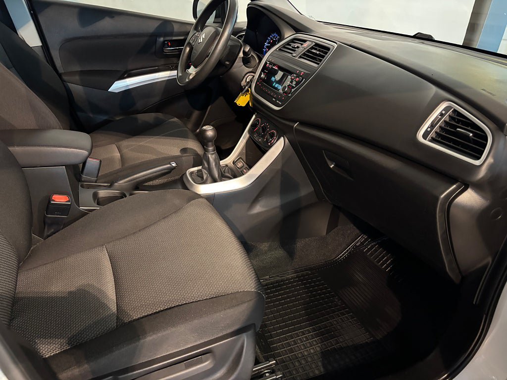 Vehicle Image 7