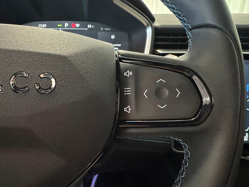 Vehicle Image 25