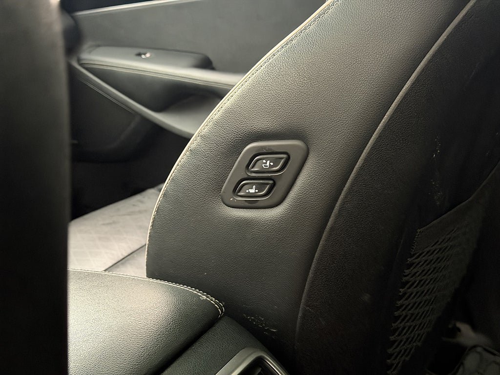Vehicle Image 22