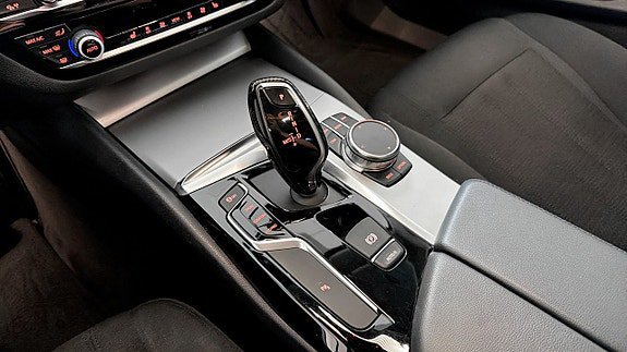 Vehicle Image 17