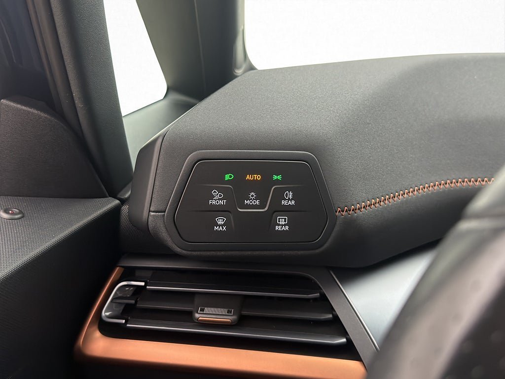 Vehicle Image 28