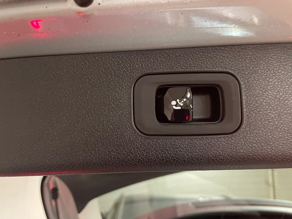 Vehicle Image 24