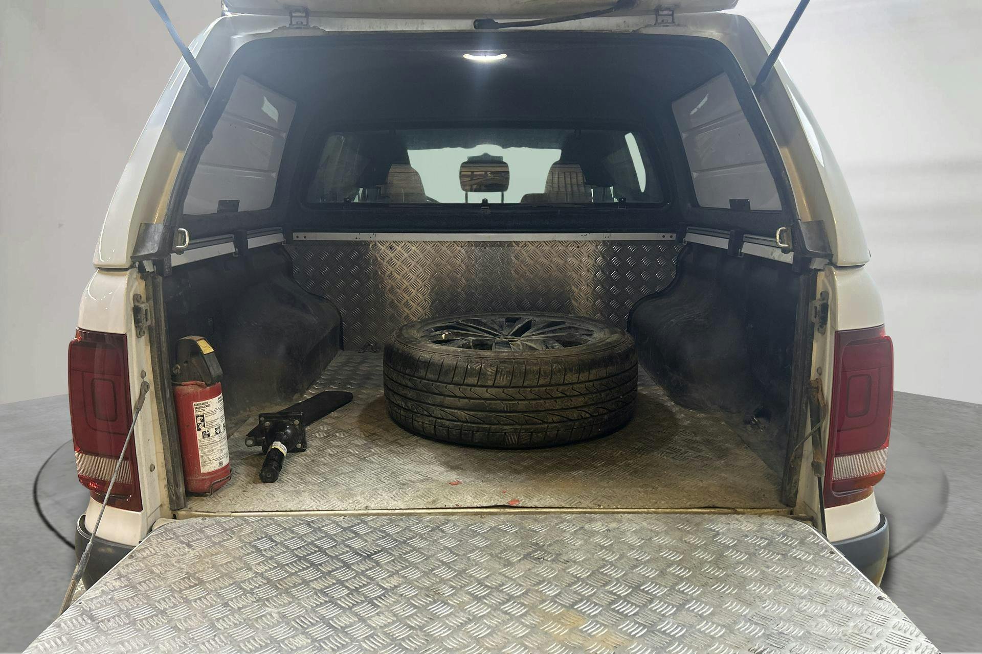 Vehicle Image 9