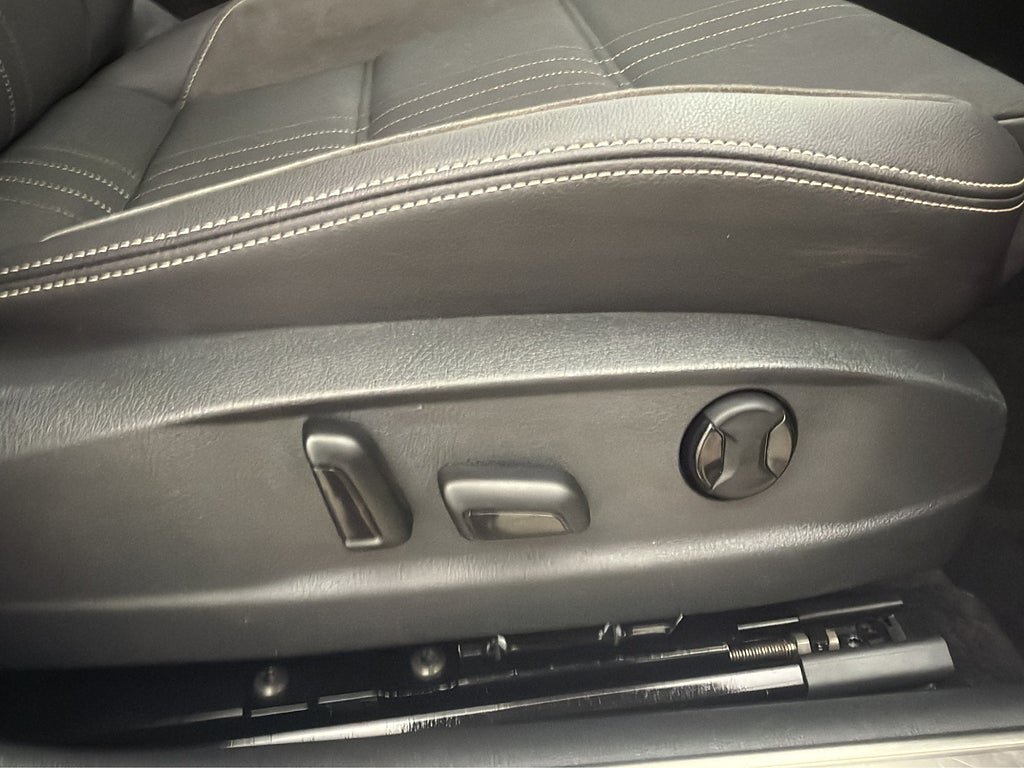 Vehicle Image 32