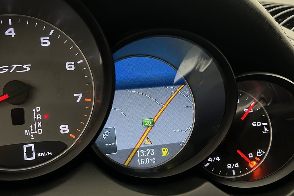 Vehicle Image 16