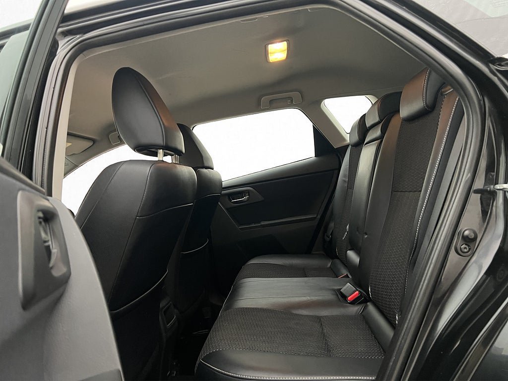 Vehicle Image 25
