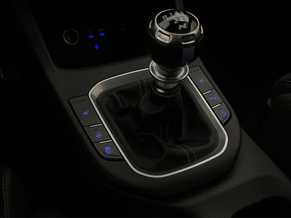 Vehicle Image 25