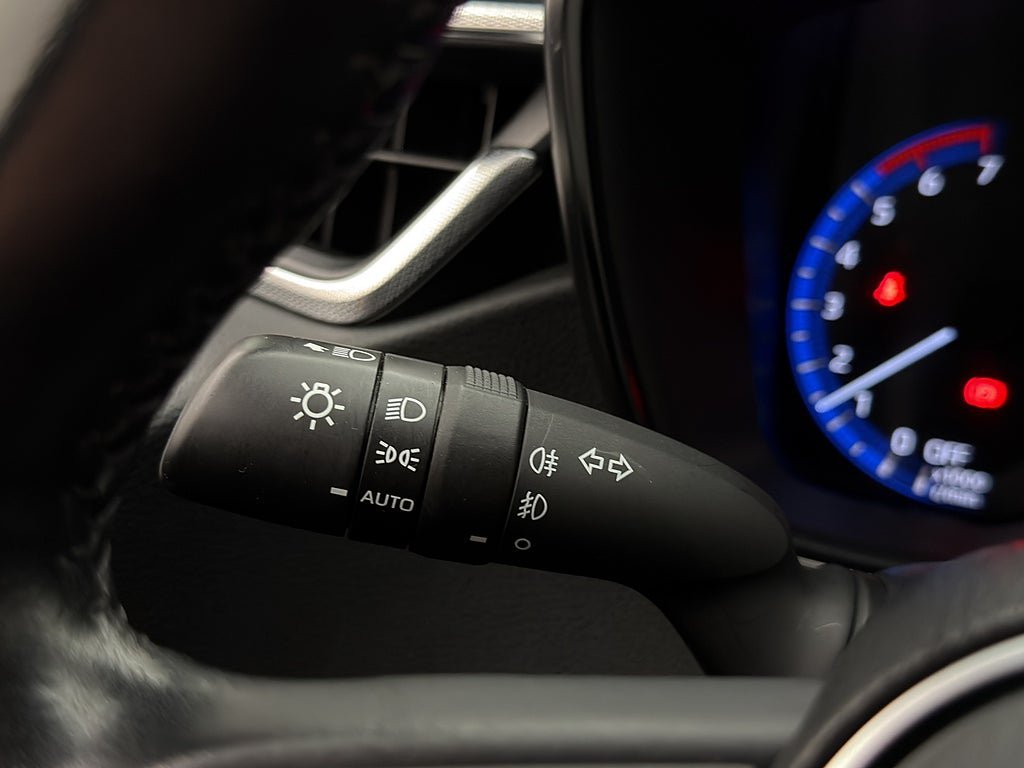 Vehicle Image 25