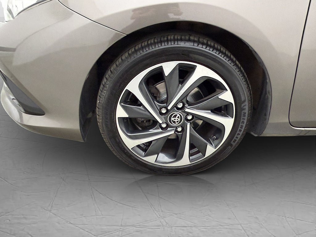 Vehicle Image 24