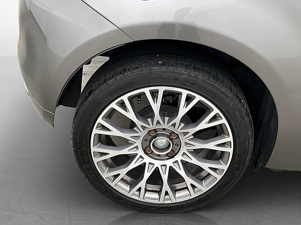 Vehicle Image 23