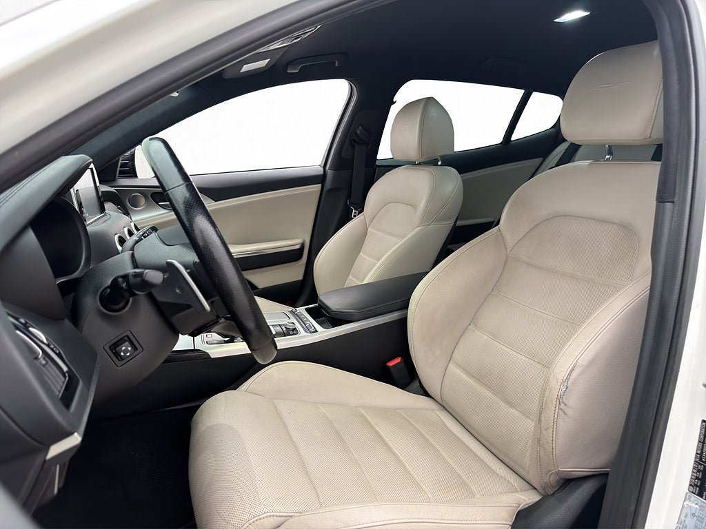 Vehicle Image 11