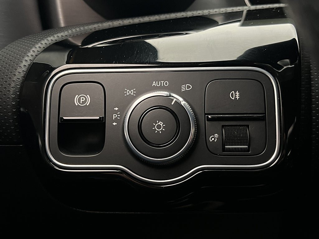 Vehicle Image 28