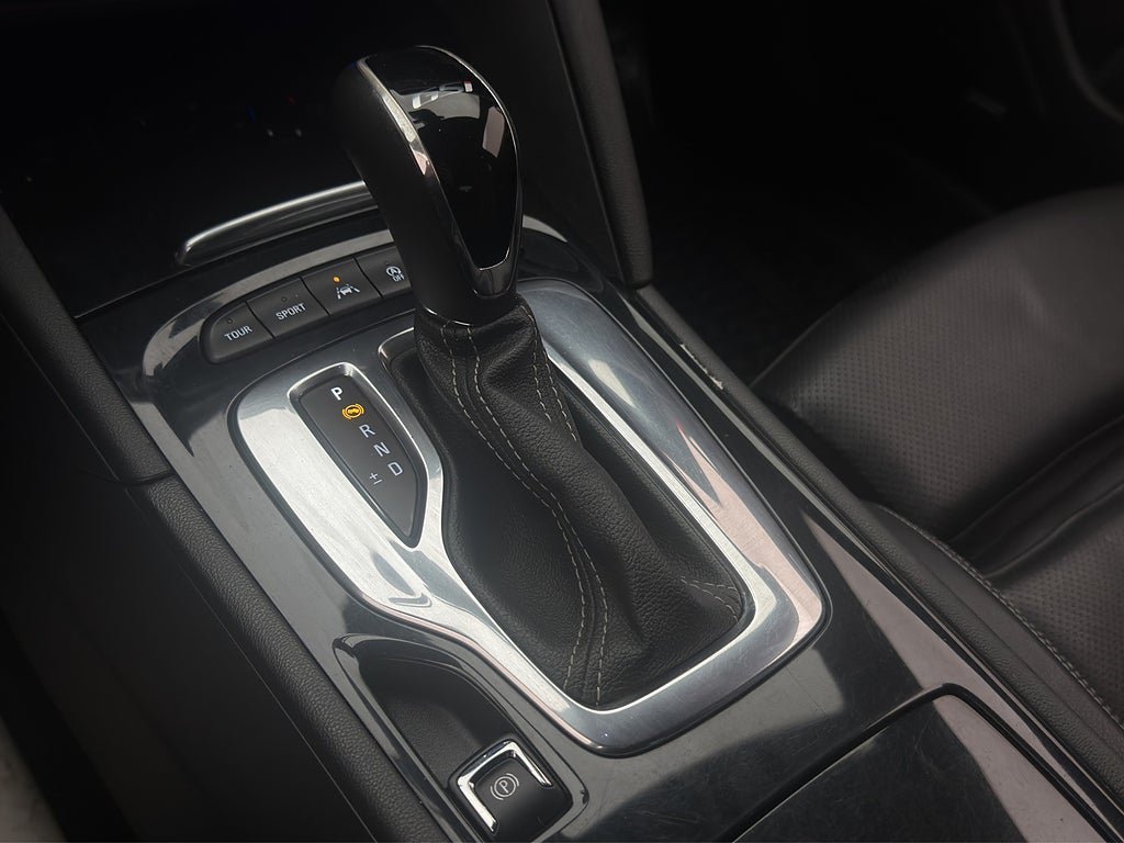 Vehicle Image 25