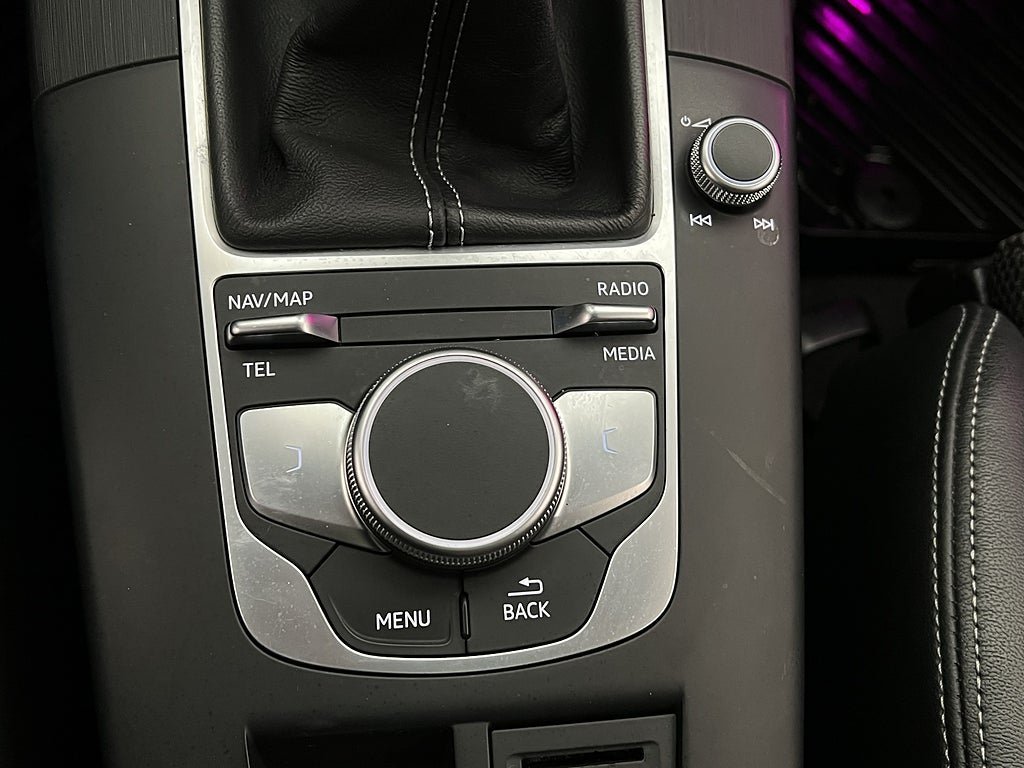Vehicle Image 26