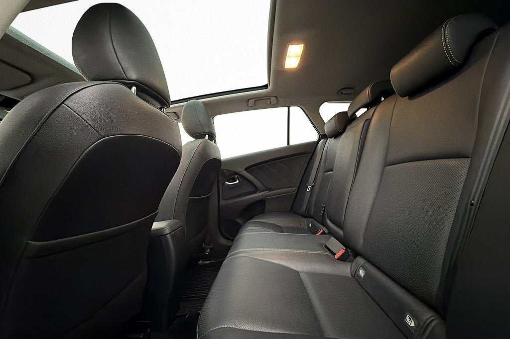 Vehicle Image 12