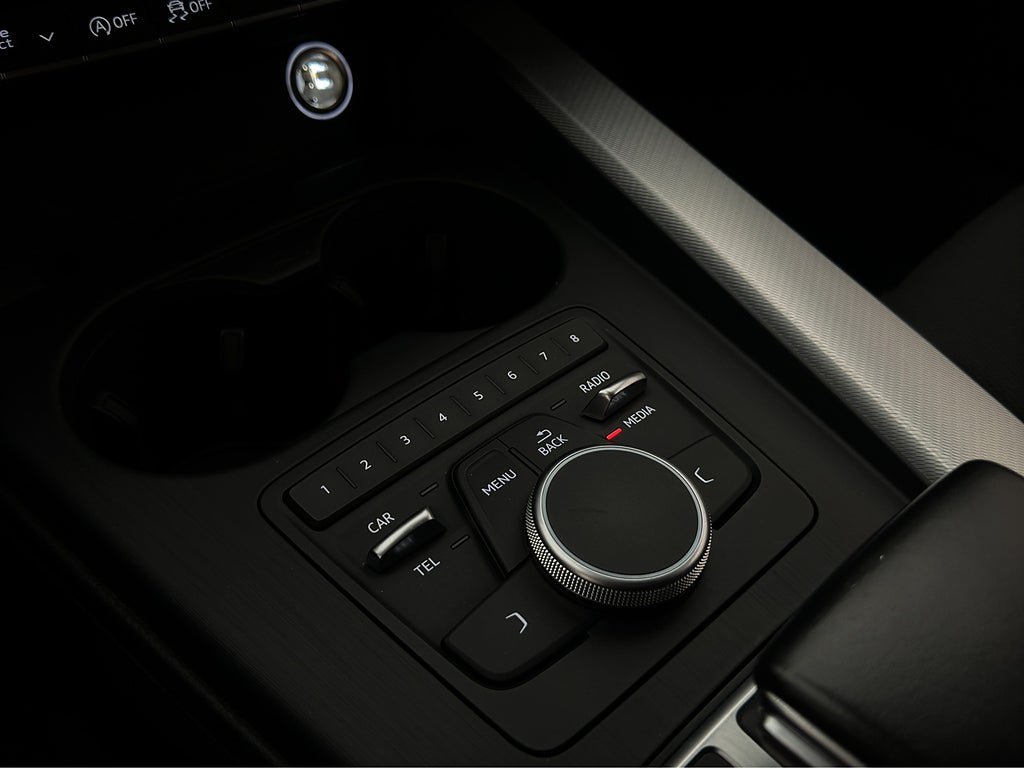 Vehicle Image 24